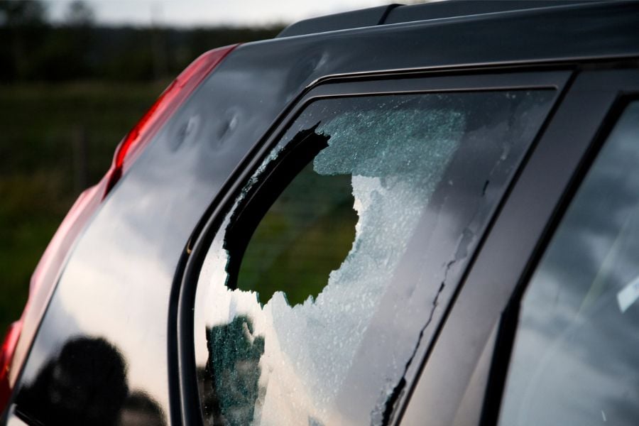 broken-car-window-in-australia